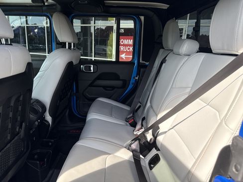 Used 2021 Jeep Gladiator Mojave AWD/4WD image 31