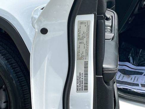 Used 2023 Jeep Grand Cherokee L Laredo image 31