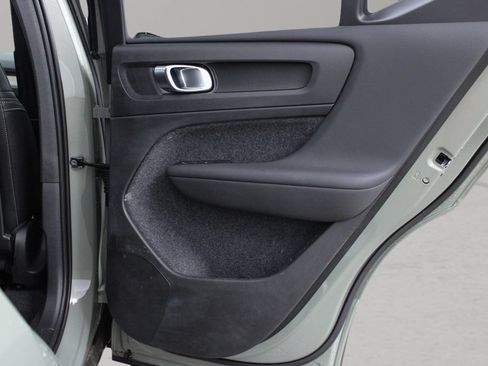 Certified 2025 Volvo XC40 B5 Plus AWD/4WD image 29