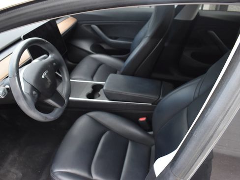 Used 2019 Tesla Model 3 Standard Range Plus RWD image 2