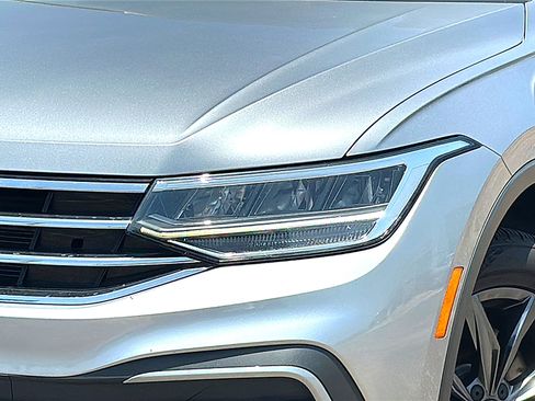 Used 2023 Volkswagen Tiguan SE FWD image 4