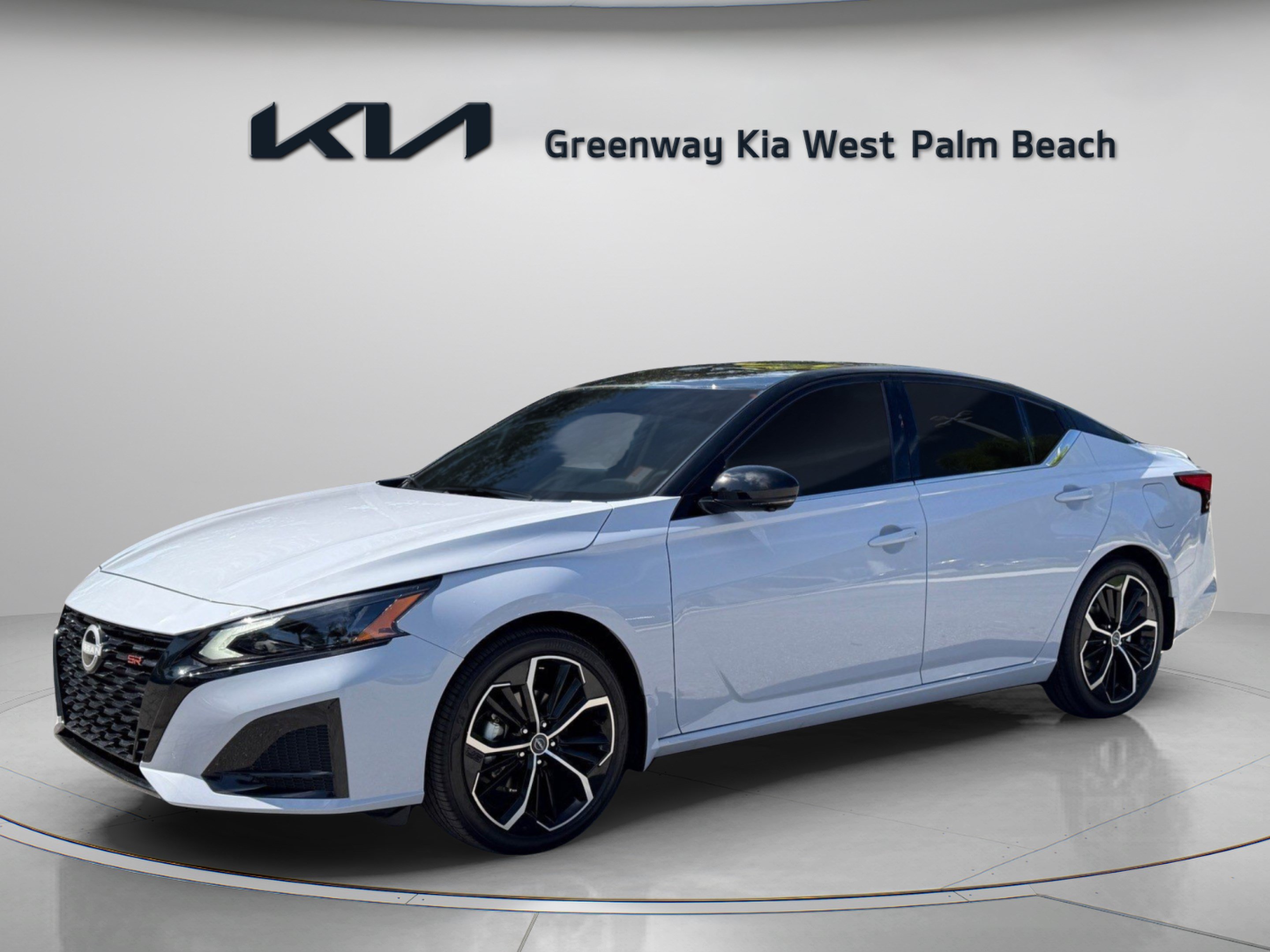 Used 2026 Nissan Altima 2.5 SR w/ SR Premium Package FWD image 3