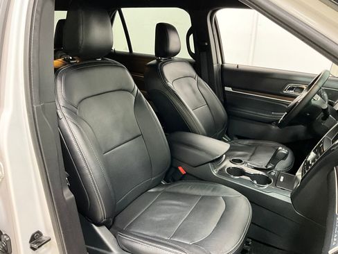 Used 2019 Ford Explorer Limited FWD image 8
