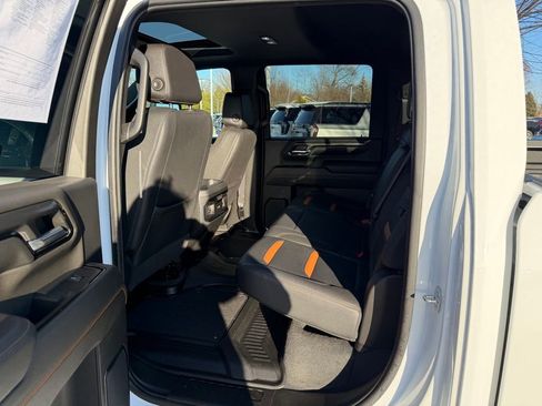 Used 2024 GMC Sierra 2500 AT4 w/ AT4 Preferred Package image 18