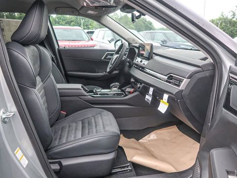 New 2025 Mitsubishi Outlander AWD image 21