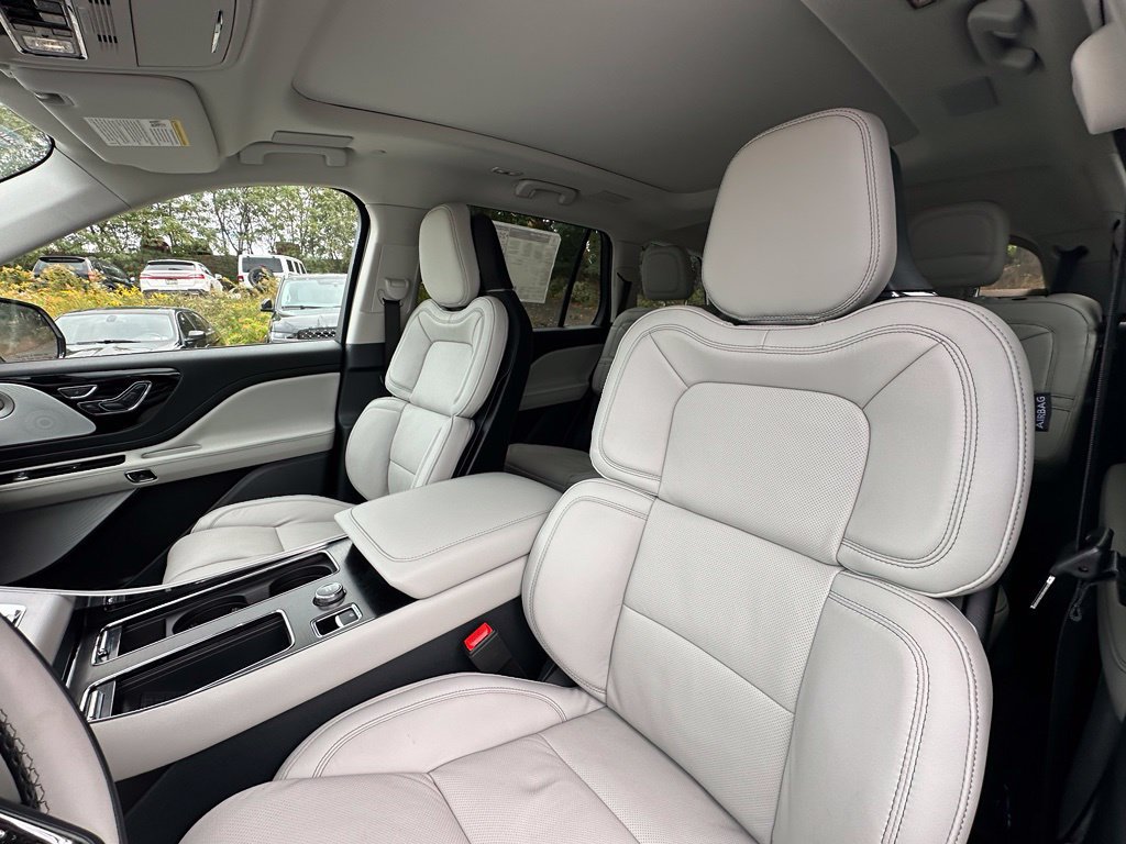 New 2027 Lincoln Aviator Reserve AWD/4WD image 17