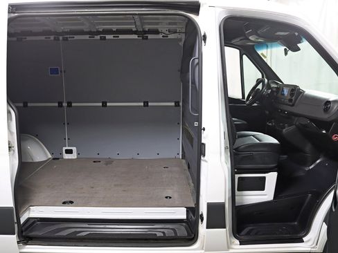 Used 2023 Mercedes-Benz Sprinter 2500 image 26