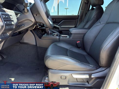 Used 2025 Toyota 4Runner SR5 AWD/4WD image 19