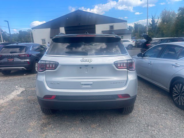 Used 2025 Jeep Compass Limited AWD/4WD image 5