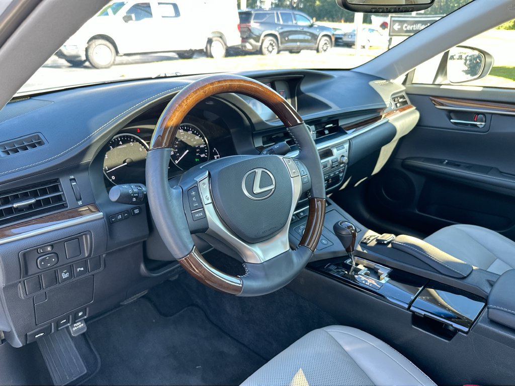 Used 2015 Lexus ES 350 w/ Luxury Package FWD image 10