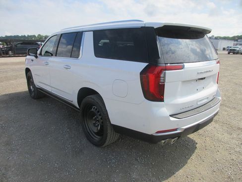 New 2026 GMC Yukon XL Denali w/ Denali Reserve Package AWD/4WD image 6