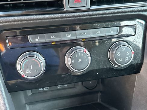 Used 2023 Volkswagen Taos SE image 18