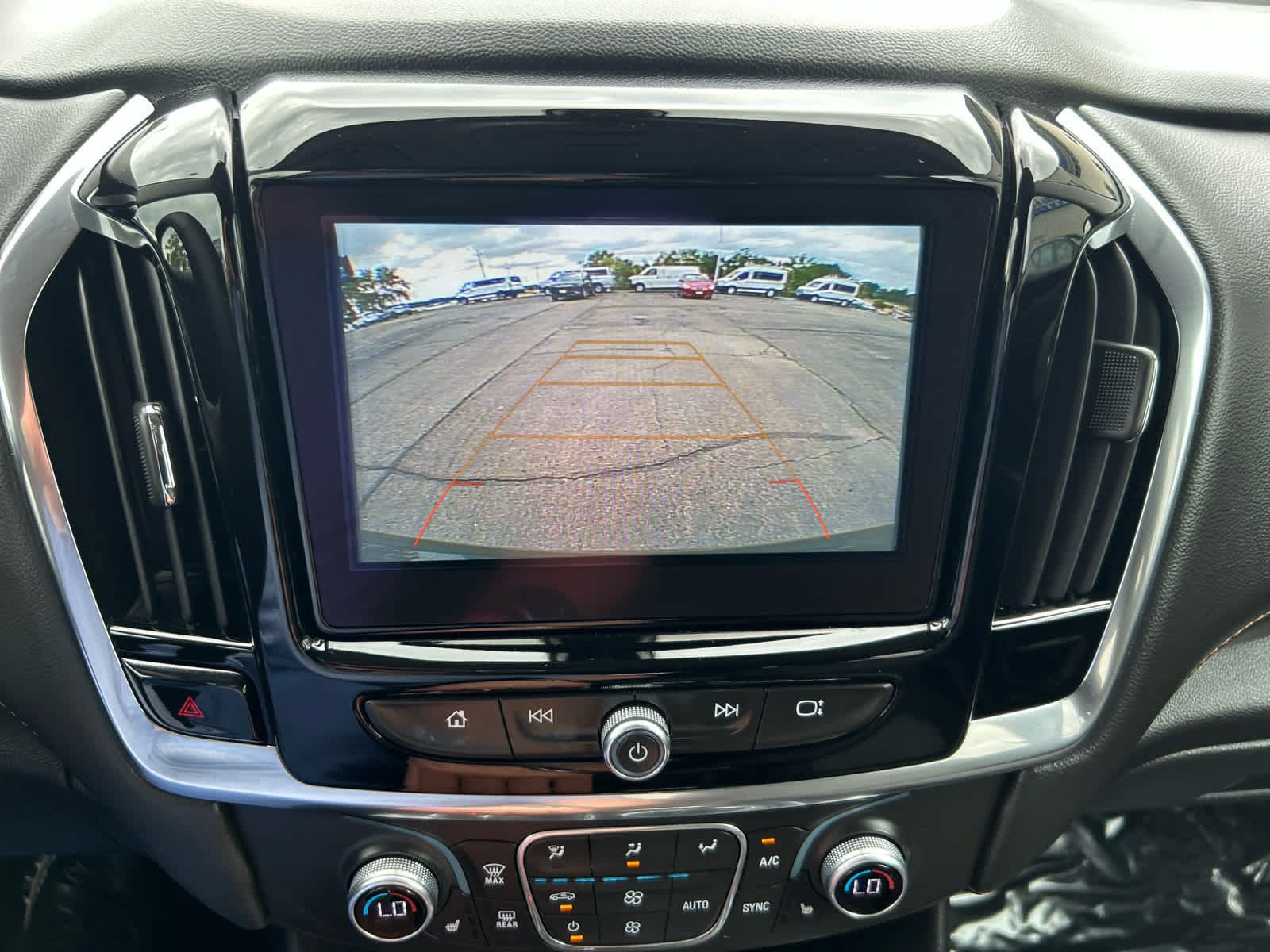 Used 2018 Chevrolet Traverse LT FWD image 17