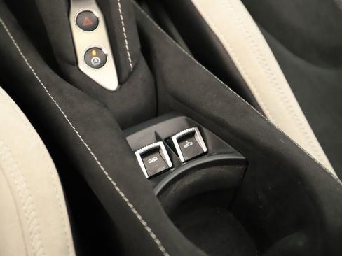 Used 2024 McLaren 750S Spider RWD image 26