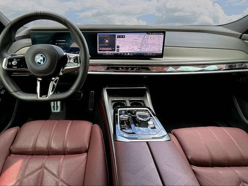 Used 2023 BMW i7 xDrive60 AWD/4WD image 7