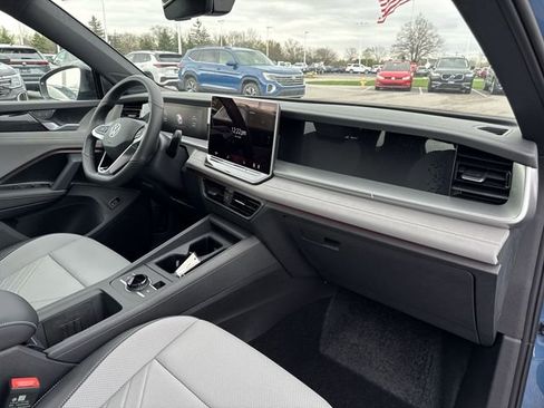 New 2026 Volkswagen Tiguan SE R-Line FWD image 28