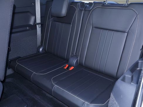 Used 2023 Volkswagen Tiguan SE R-Line image 15