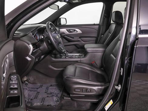 Used 2023 Chevrolet Traverse LT FWD image 7