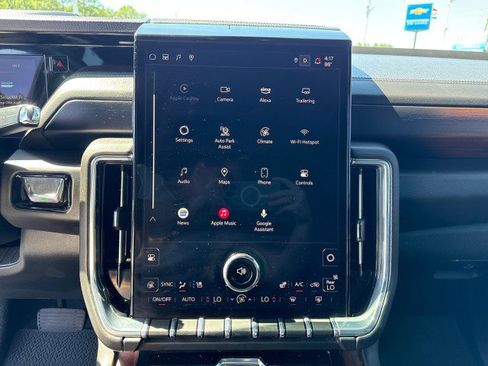 Used 2025 GMC Yukon XL Denali RWD image 25