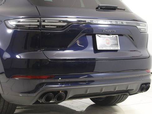 Used 2022 Porsche Cayenne Platinum Edition w/ Premium Package Plus AWD/4WD image 27