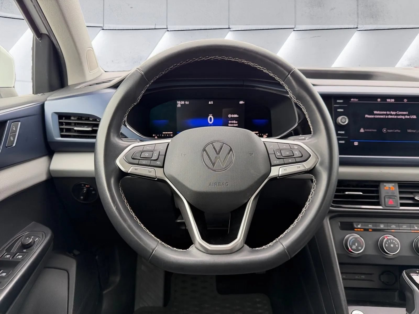 Used 2022 Volkswagen Taos SE w/ Panoramic Sunroof Package AWD/4WD image 11