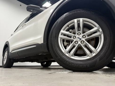 Used 2023 Ford Explorer XLT w/ Equipment Group 202A image 3