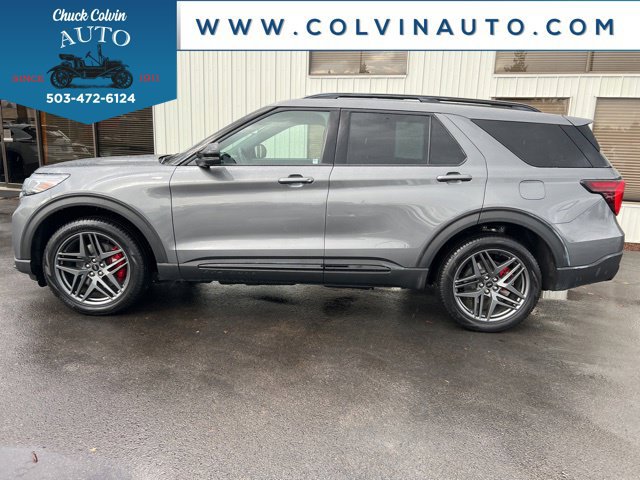 Used 2025 Ford Explorer ST-Line w/ ST-Line Street Pack AWD/4WD image 9