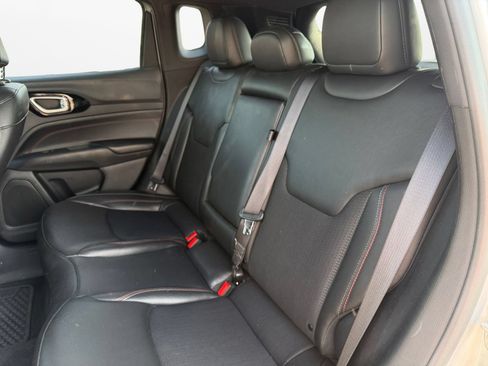 Used 2025 Jeep Compass Trailhawk AWD/4WD image 15