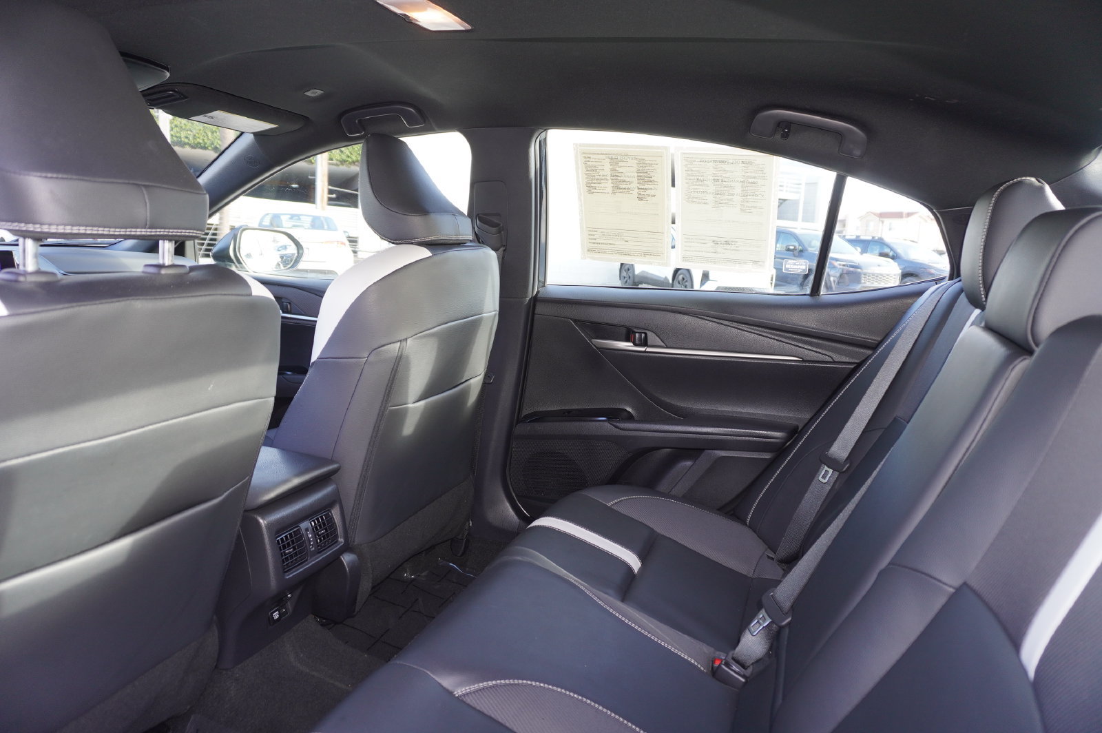 Used 2025 Toyota Camry SE FWD image 9
