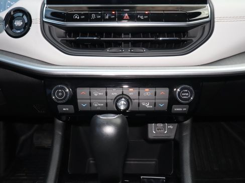 Used 2025 Jeep Compass Limited AWD/4WD image 21
