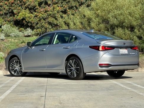 Certified 2025 Lexus ES 300h w/ Premium Package image 3