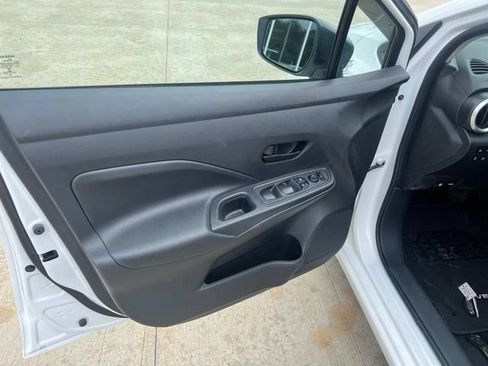 Used 2020 Nissan Versa S FWD image 9
