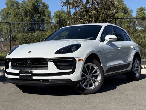Used 2025 Porsche Macan image 1