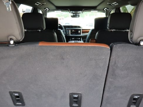 Used 2024 GMC Yukon Denali Ultimate AWD/4WD image 15