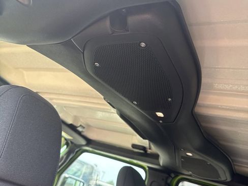 New 2025 Jeep Gladiator Sport image 22