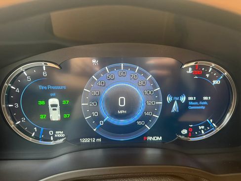 Used 2016 Cadillac Escalade Platinum AWD/4WD image 12