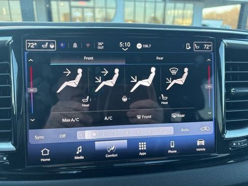 Used 2025 Chrysler Pacifica Select FWD image 11