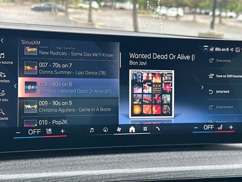 Used 2025 BMW 330i Sedan w/ Premium Package image 23