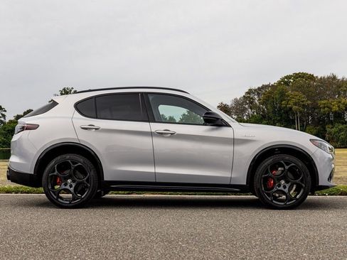 New 2025 Alfa Romeo Stelvio Sprint image 2