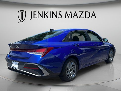 Used 2024 Hyundai Elantra SEL FWD image 7