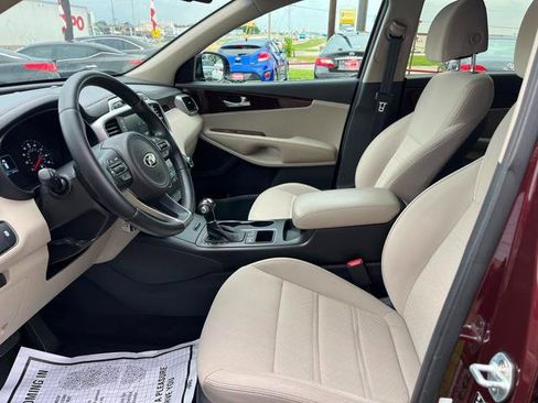 Used 2017 Kia Sorento FWD w/ LX Convenience Package image 18