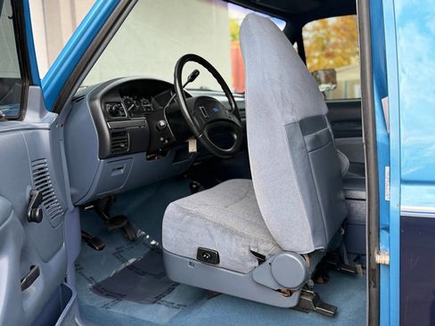 Used 1993 Ford F250 XLT image 38