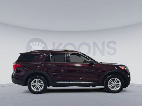 Used 2023 Ford Explorer XLT AWD/4WD image 12