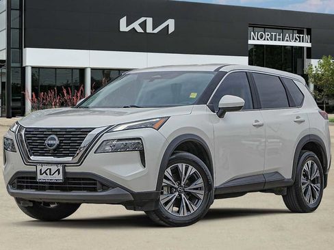 Used 2023 Nissan Rogue SV image 1