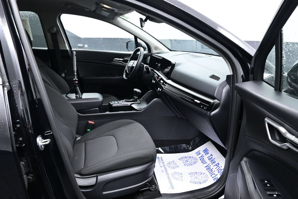 Used 2026 Kia Sportage LX FWD image 19