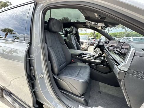 Certified 2026 Cadillac Escalade IQL Sport 1 w/ LPO, ONYX Package AWD/4WD image 34