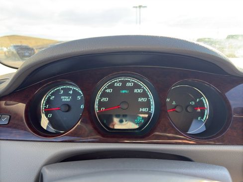 Used 2011 Buick Lucerne CXL image 17