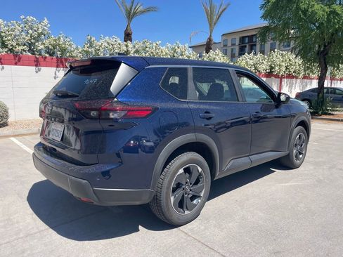 Used 2025 Nissan Rogue SV image 2