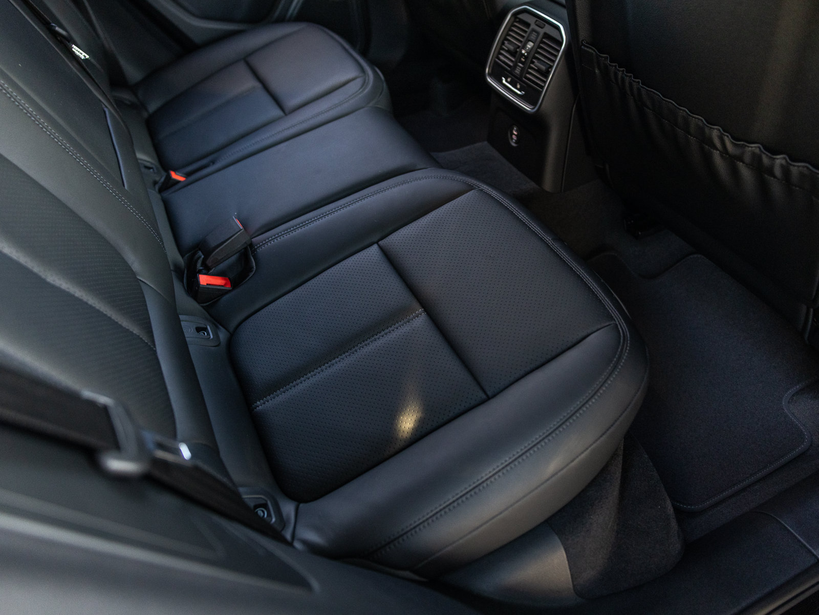 Used 2026 Porsche Macan AWD/4WD image 48