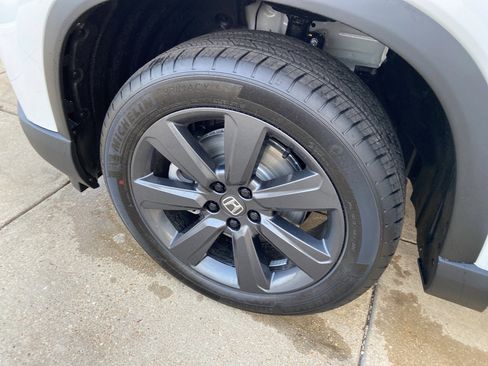 New 2025 Honda Pilot Sport image 13